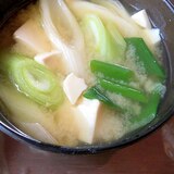 豆腐とねぎの簡単味噌汁